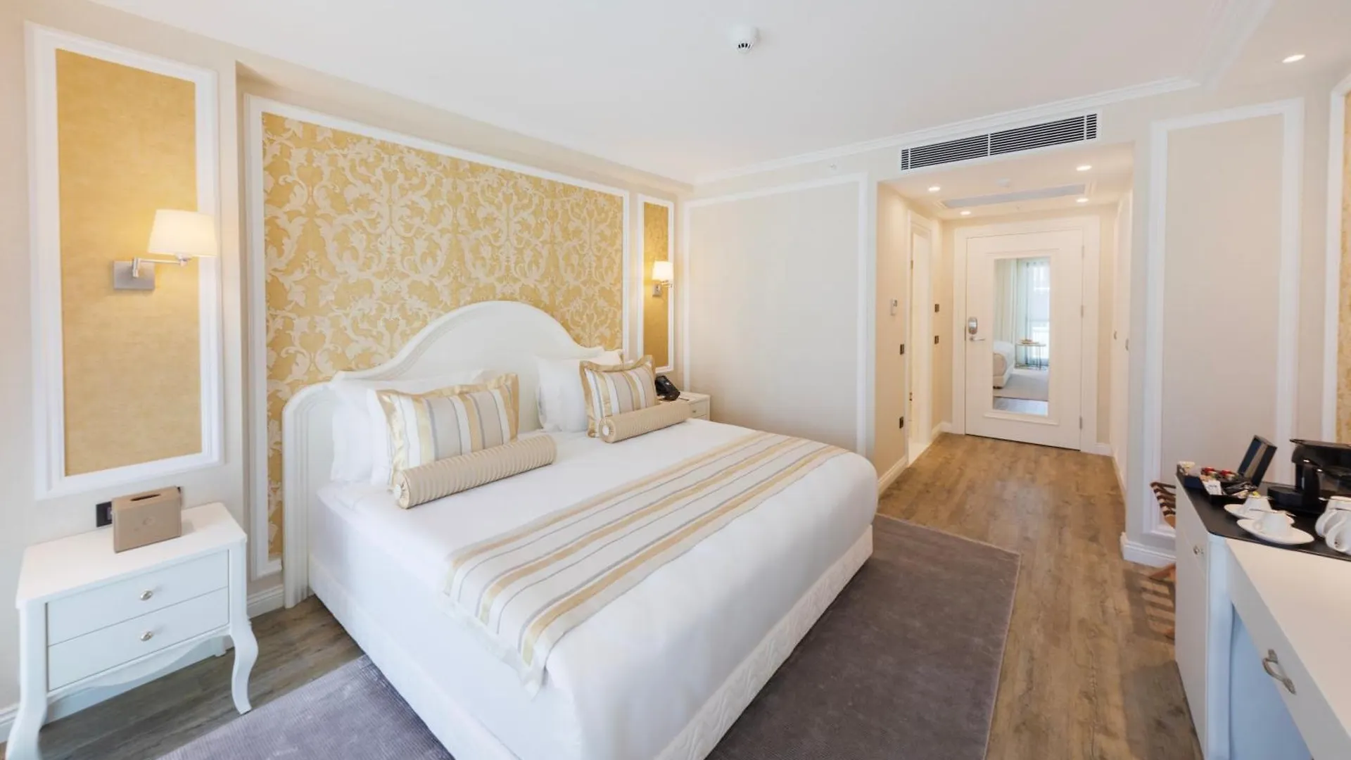 Hallmark Hotel & Spa İstanbul 4*,